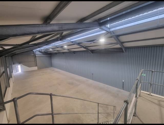 400M² WAREHOUSE TO LET IN PHILIPPI